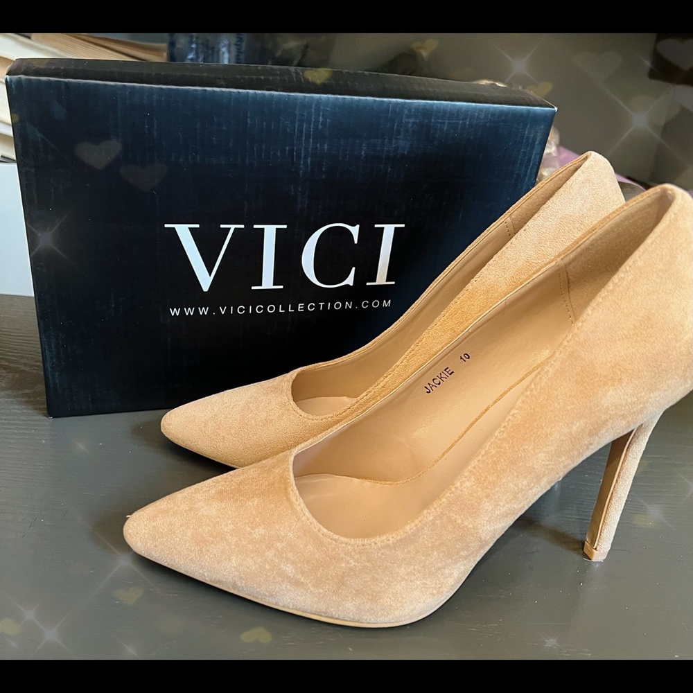 FAUX SUEDE PUMPS